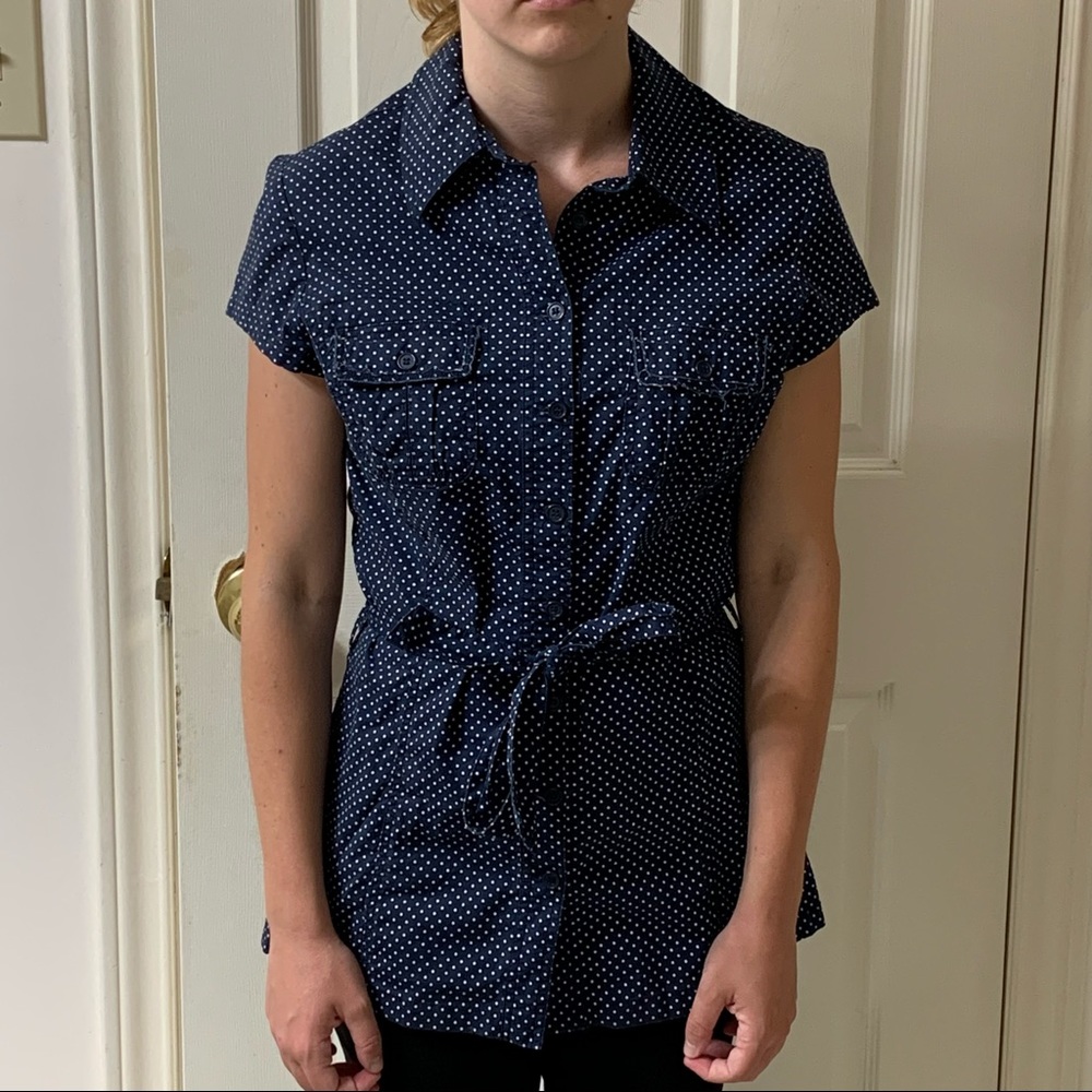 🌷3 for $25🌷Melissa, US M, Navy & White Polka Dot Belted Button Down Shirt